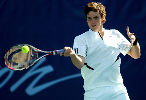 更彰显出他 更彰显出他